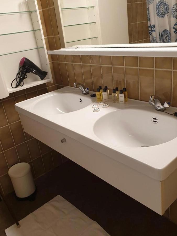 En Bord De Avec Piscine Intérieure Appartement